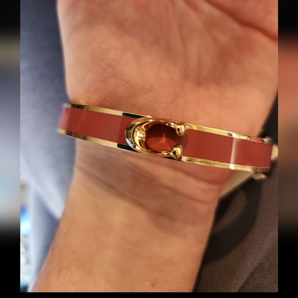 BRAND NEW COACH signature statement bracelet in PINK 🩷❤️💜 - Picture 2 of 8